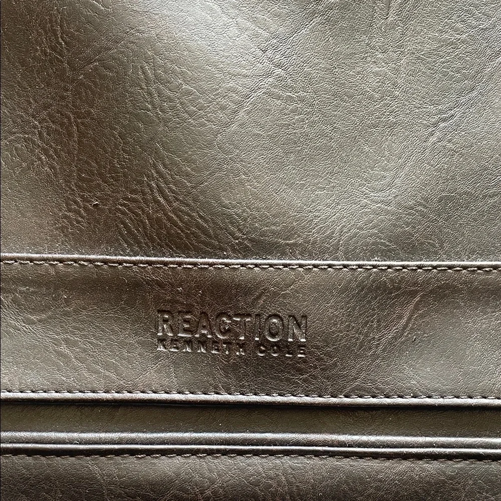 Kenneth Cole Reaction Black Messenger Bag - Picture 3 of 9